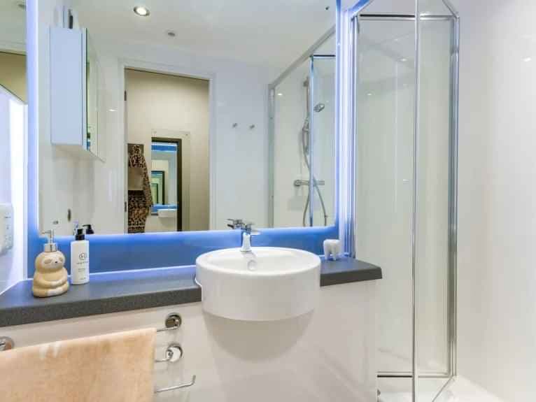 Bronze En Suite 6 Share - Image 5
