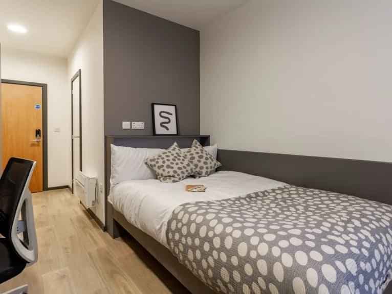 Bronze En Suite 6 Share - Image 2
