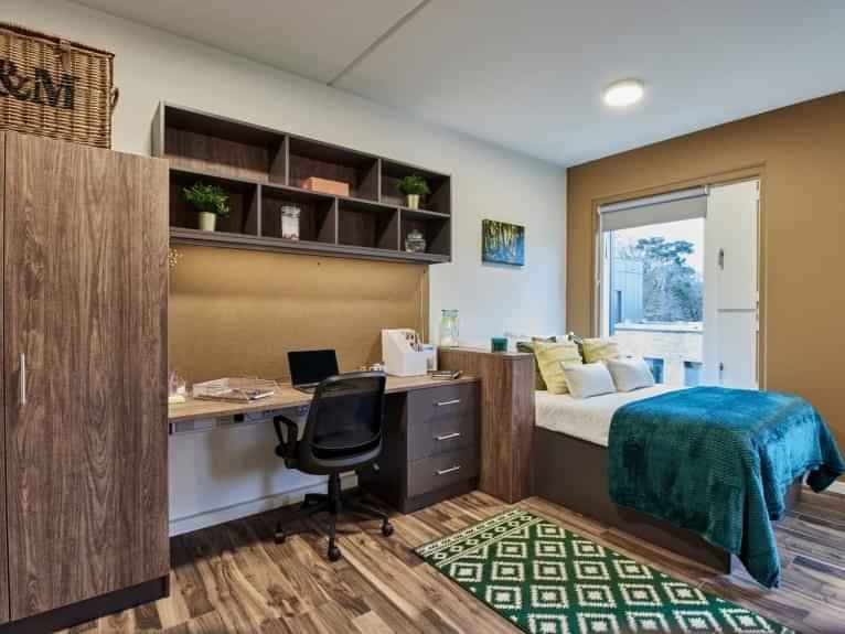 Luxury Adaptable Studio - Image 4