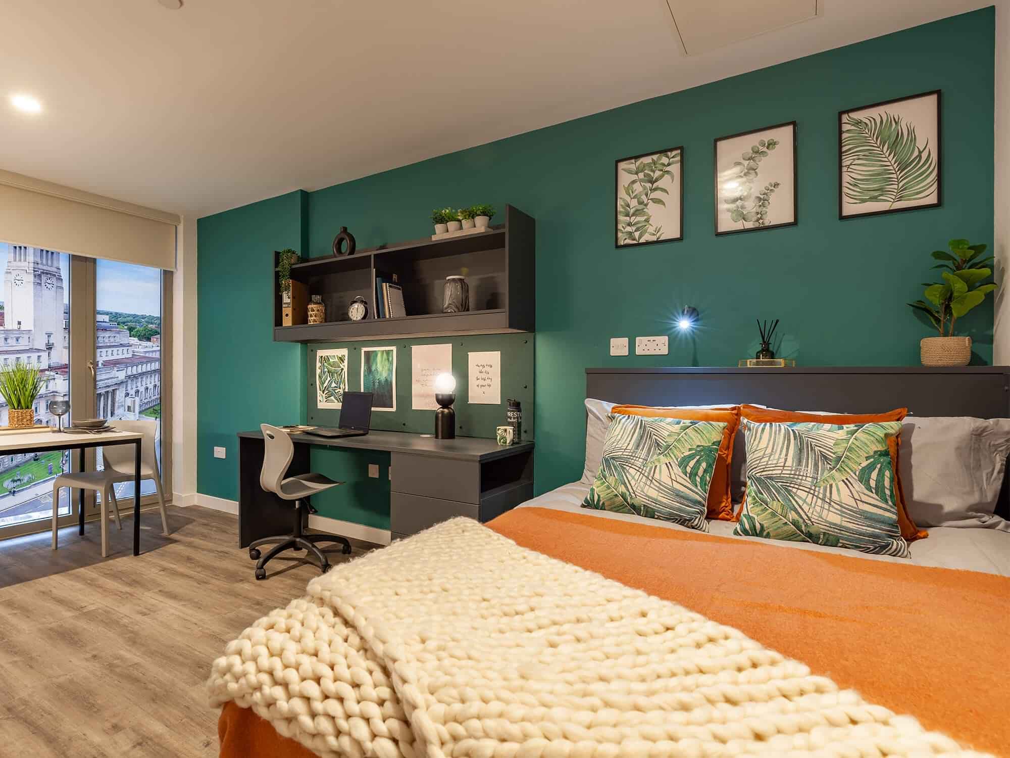 Deluxe Ensuite - Image 1