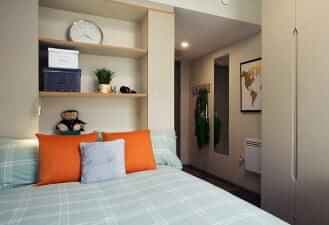 Silver En-Suite - Image 8