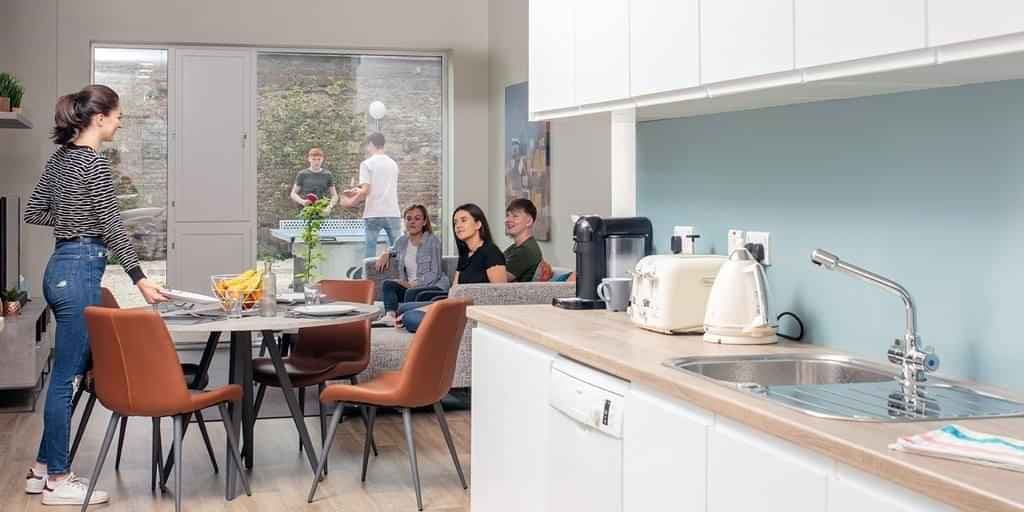 Silver En-Suite - Image 5