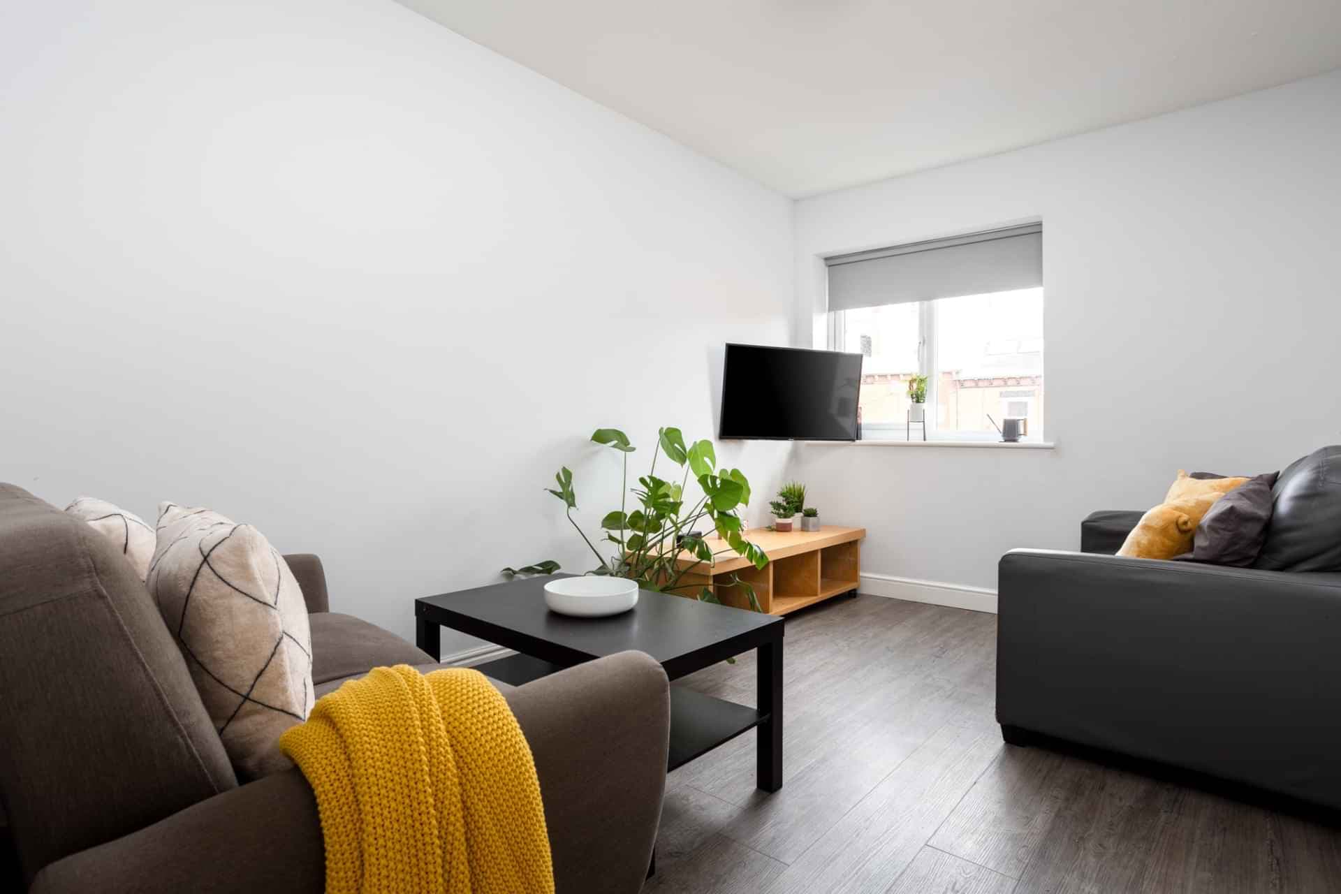 Four Bed Flat - Image 6