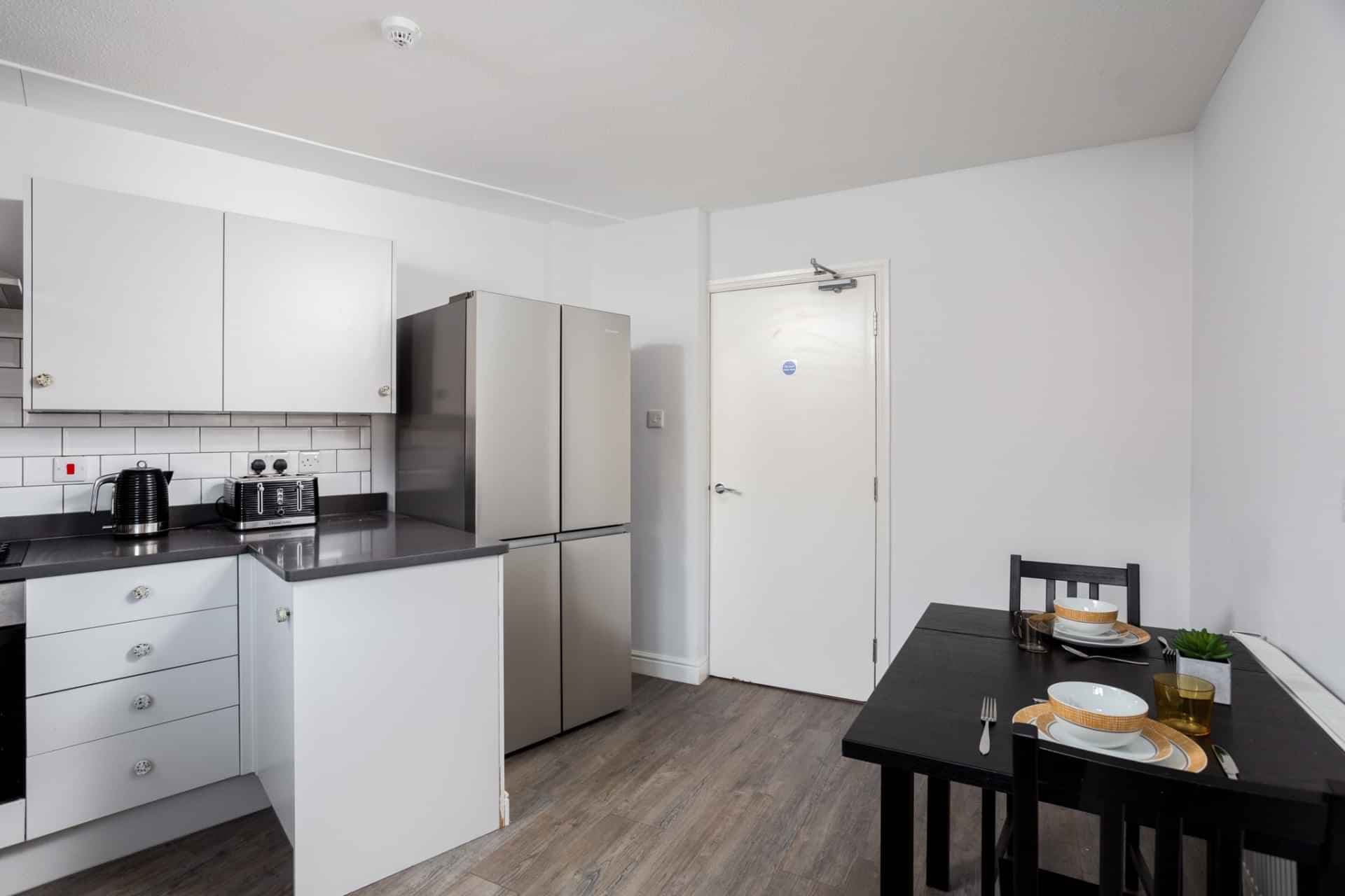 Four Bed Flat - Image 8