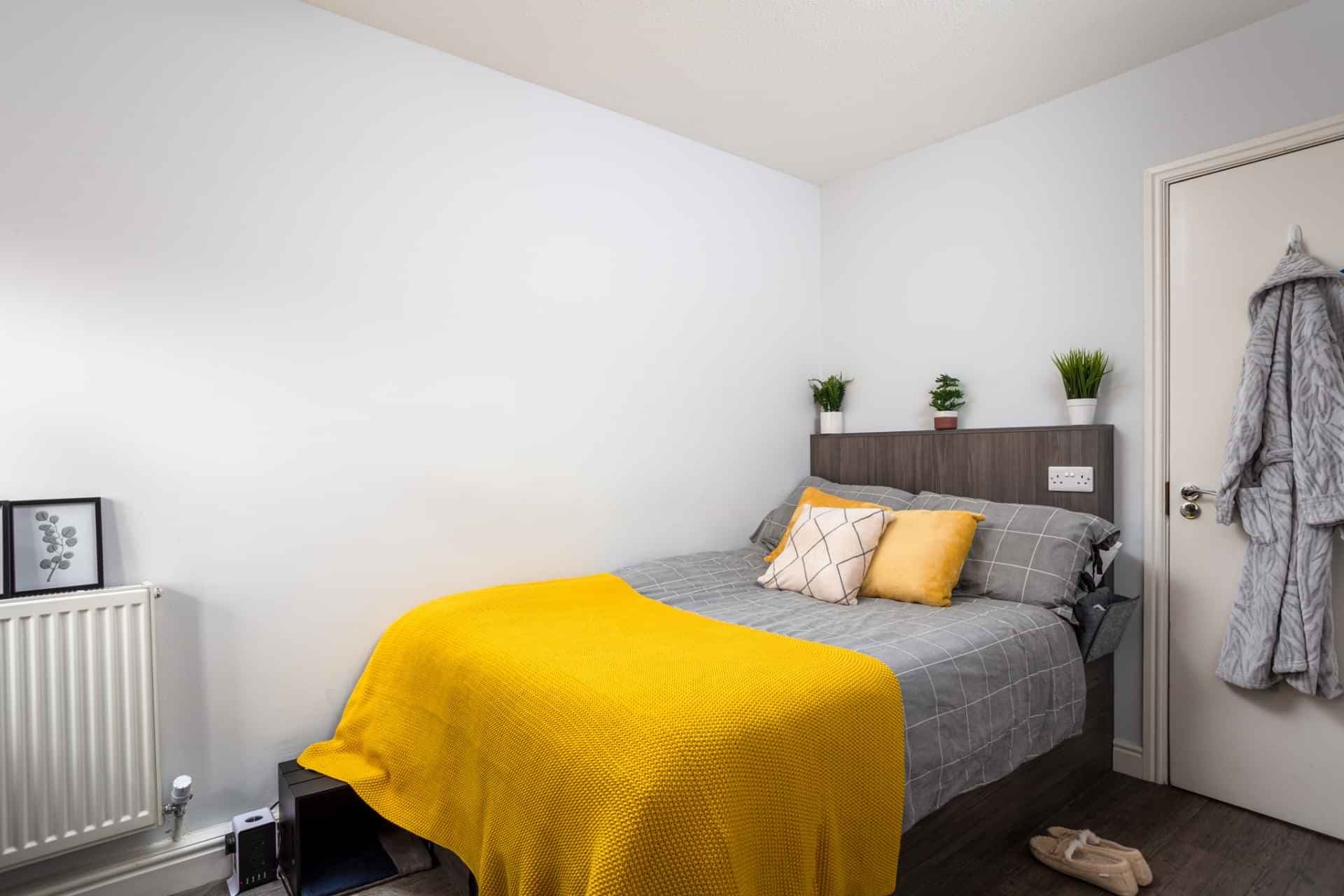 Four Bed Flat - Image 5