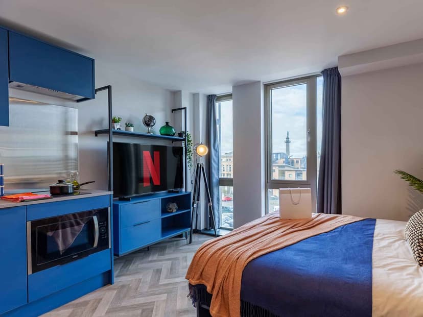 Silver Suite - Image 1
