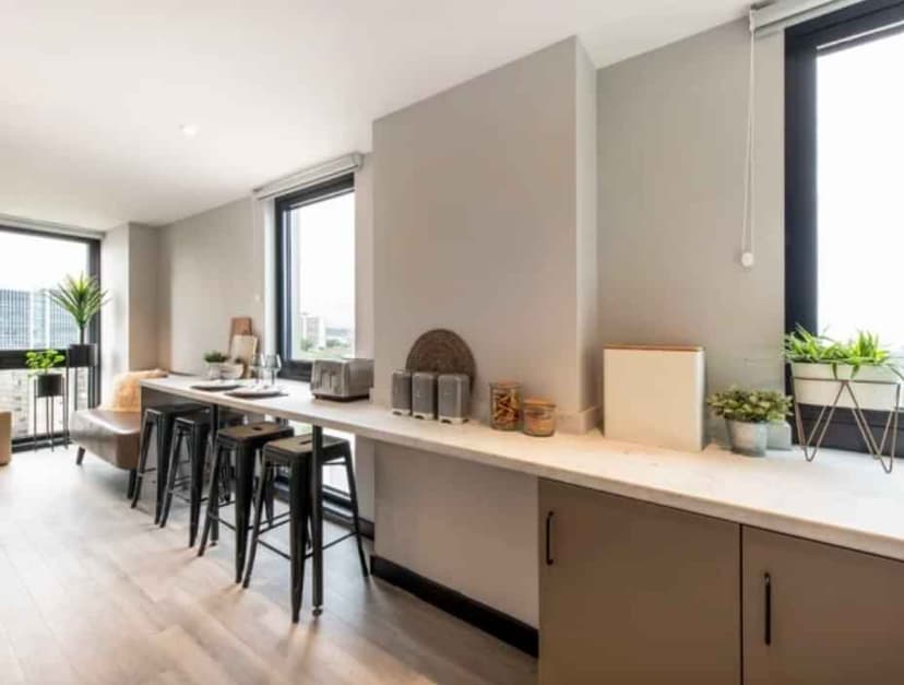 Ultra Premium 5 Bed Apartment - Image 3