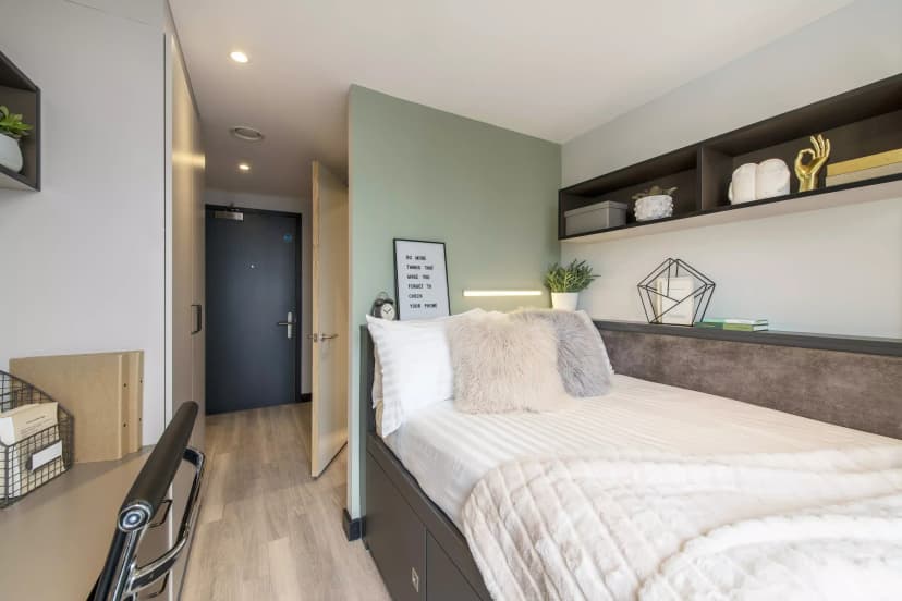 Ultra Premium 5 Bed Apartment - Image 1