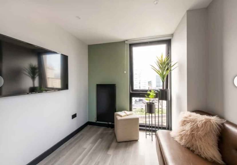 Ultra Premium 5 Bed Apartment - Image 2