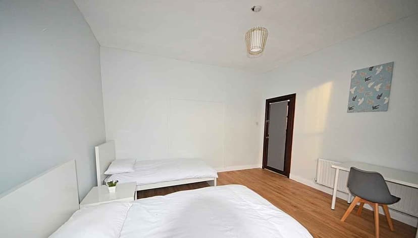 Twin Room   - Image 6