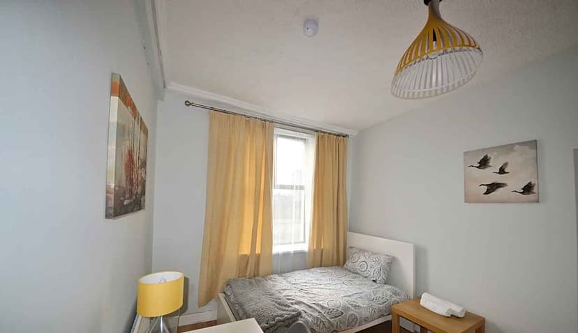 Single Room - Image 1
