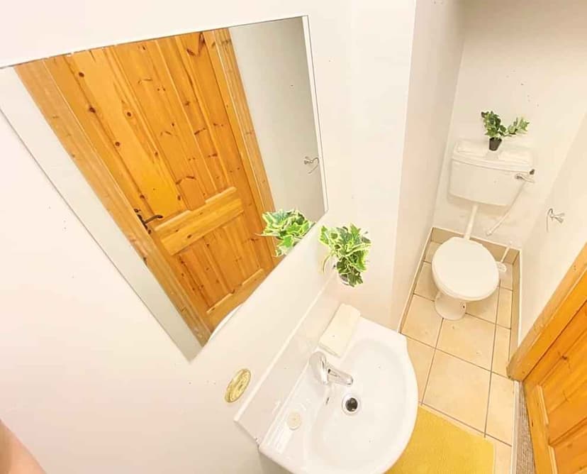 Single Room With Double Bed - Image 10