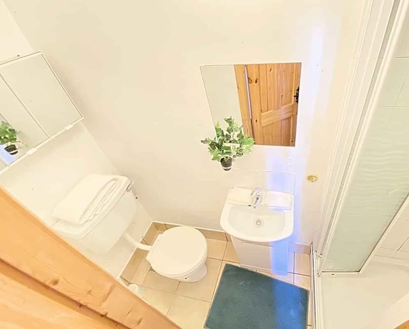 Single Room With Double Bed - Image 15