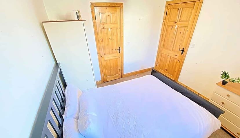 Single Room With Double Bed - Image 14