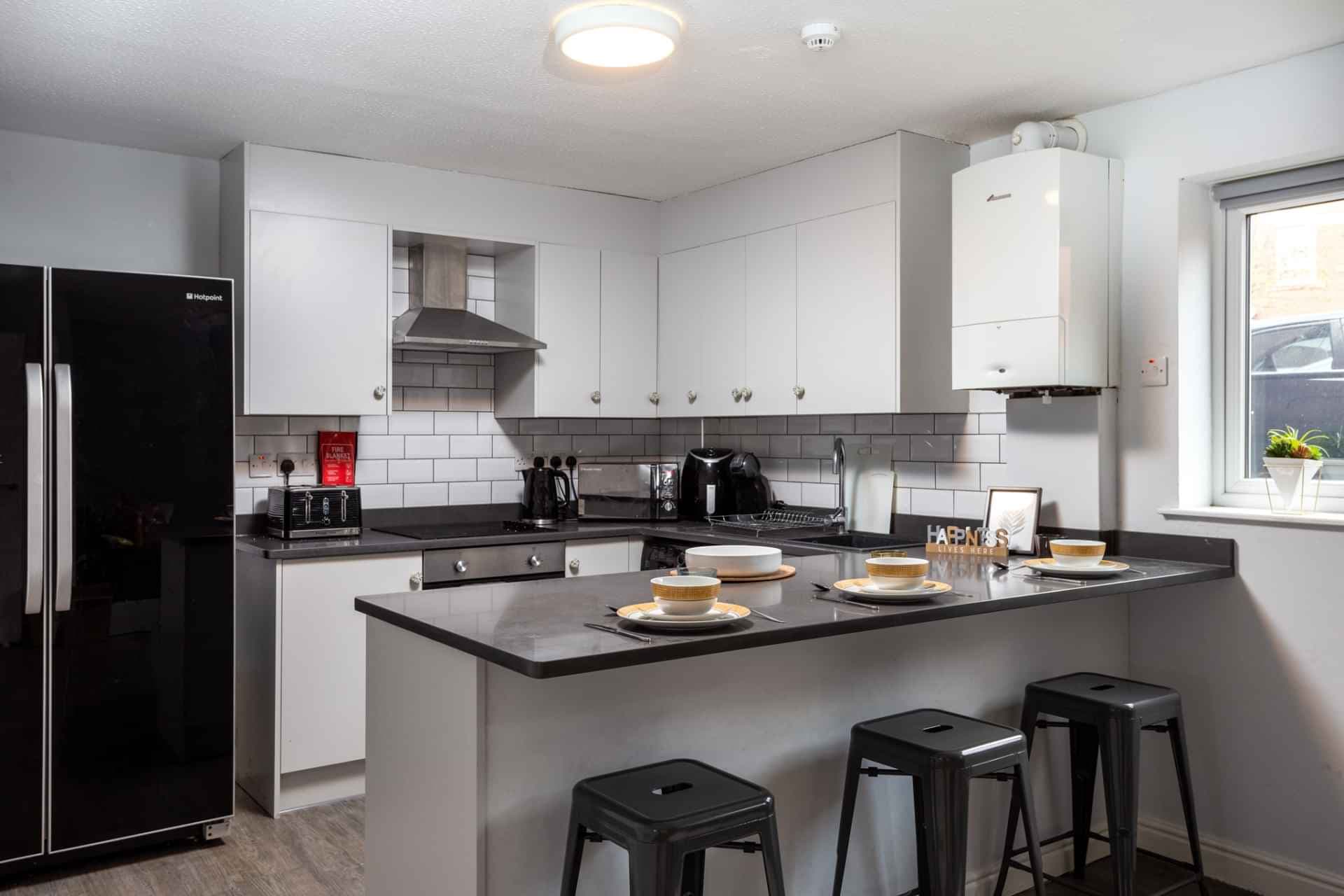 Five Bed Flat - Image 7