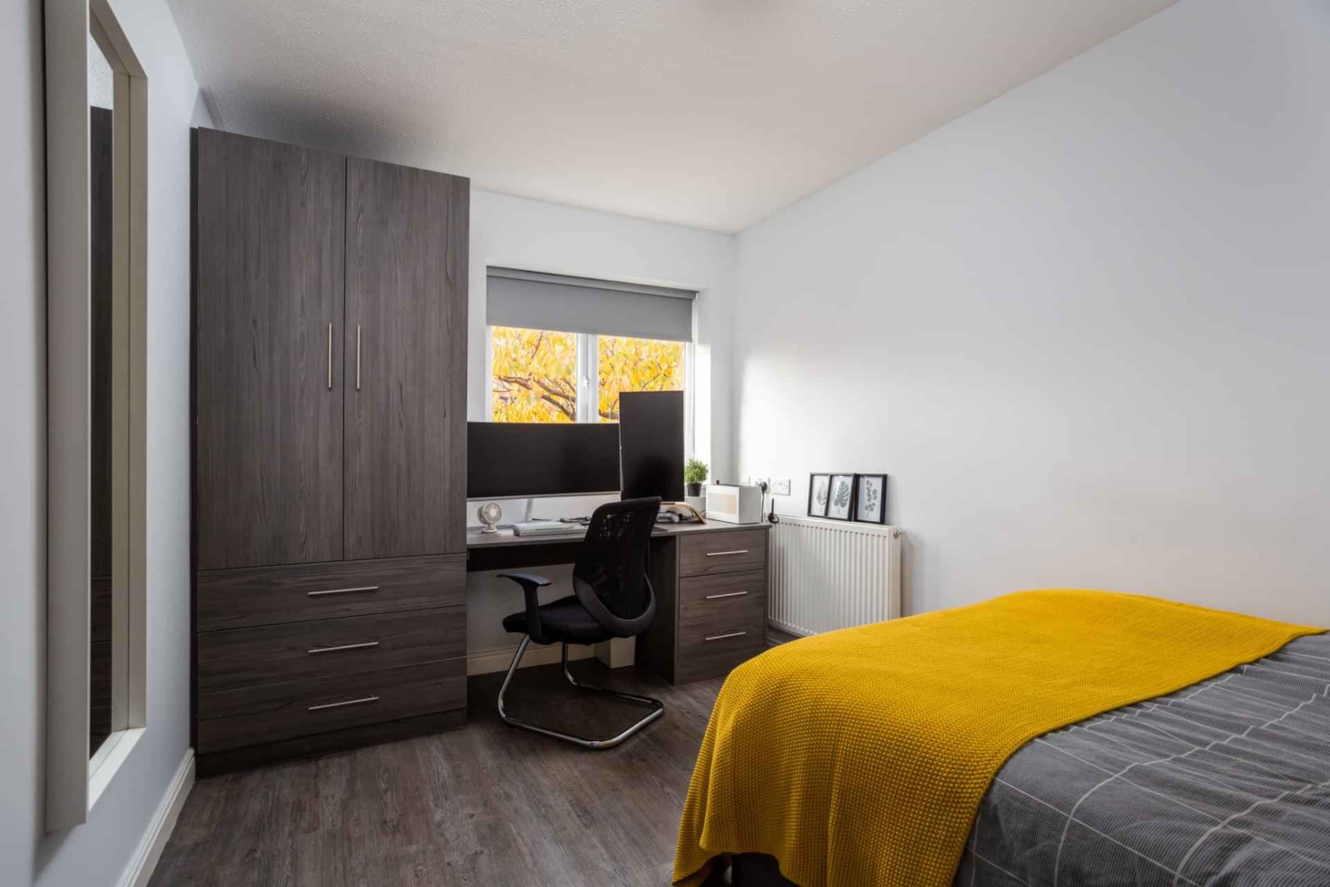 Five Bed Flat - Image 3