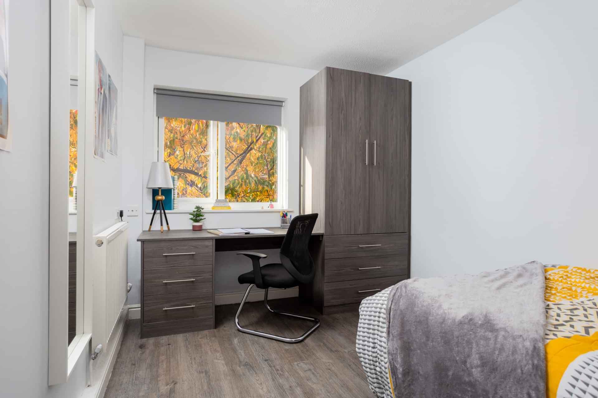 Five Bed Flat - Image 2