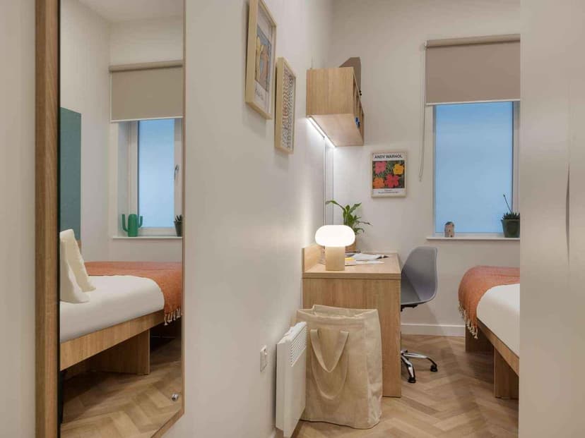 Standard Ensuite - Image 8