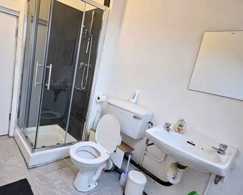 Double Room - Image 10