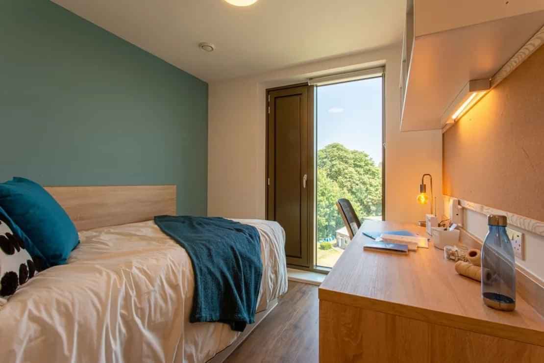 7 Bed Standard Cluster Ensuite (River View) - Image 9