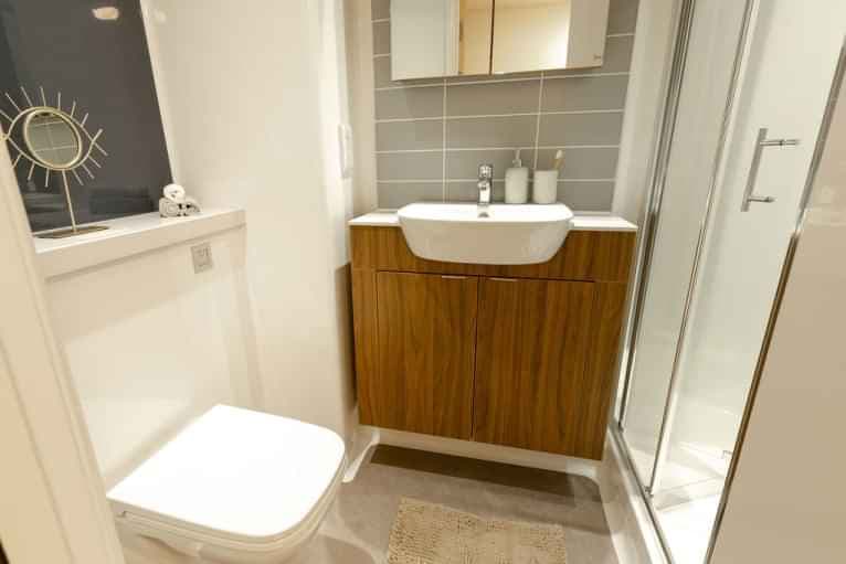 Premium Studio Riverview - Image 2