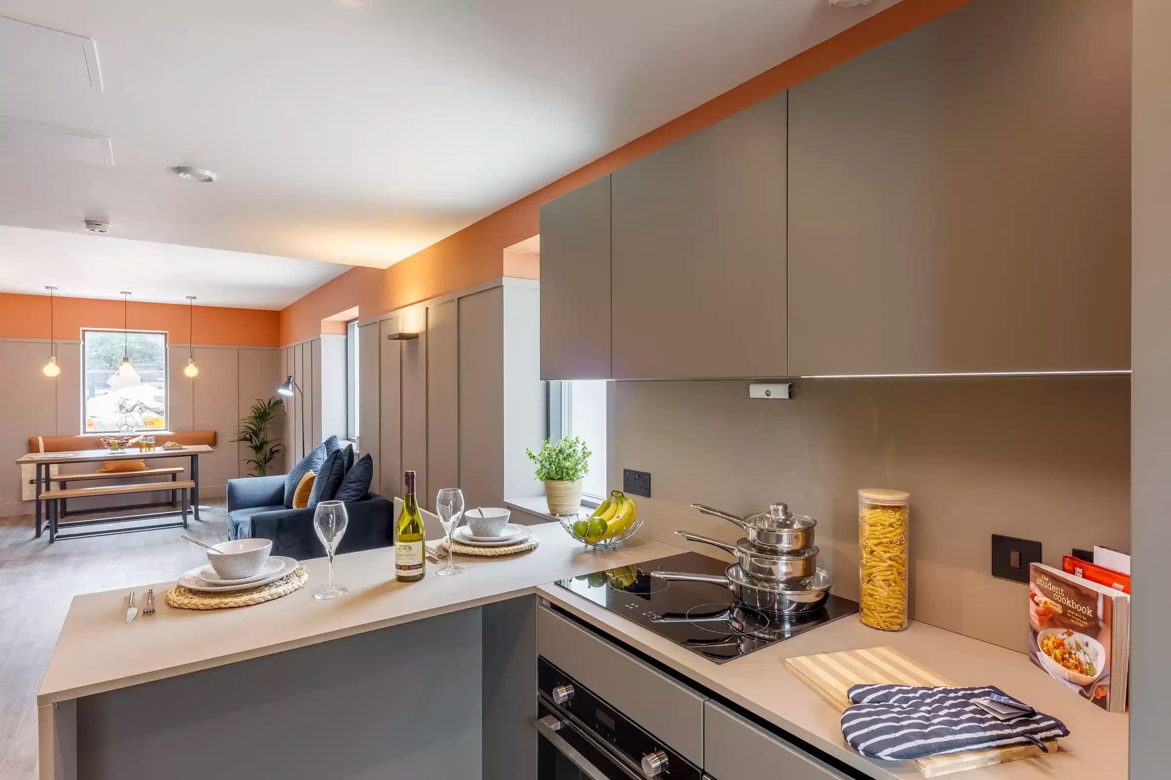 4 Bed Premium Ensuite - Image 3