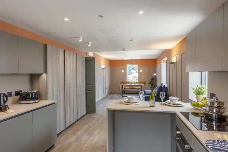 4 Bed Premium Ensuite - Image 2