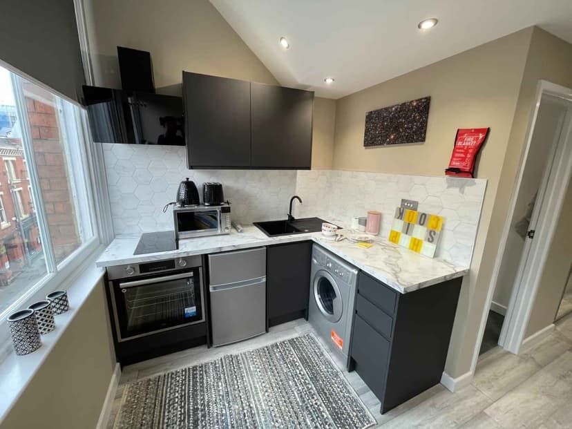 Superior Studio Flat - Image 9