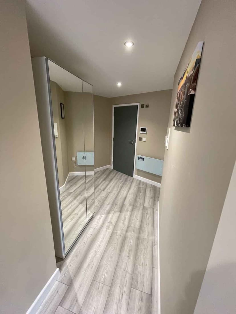 Superior Studio Flat - Image 11