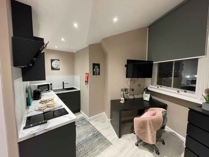 Superior Studio Flat - Image 16