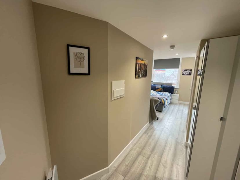 Superior Studio Flat - Image 13