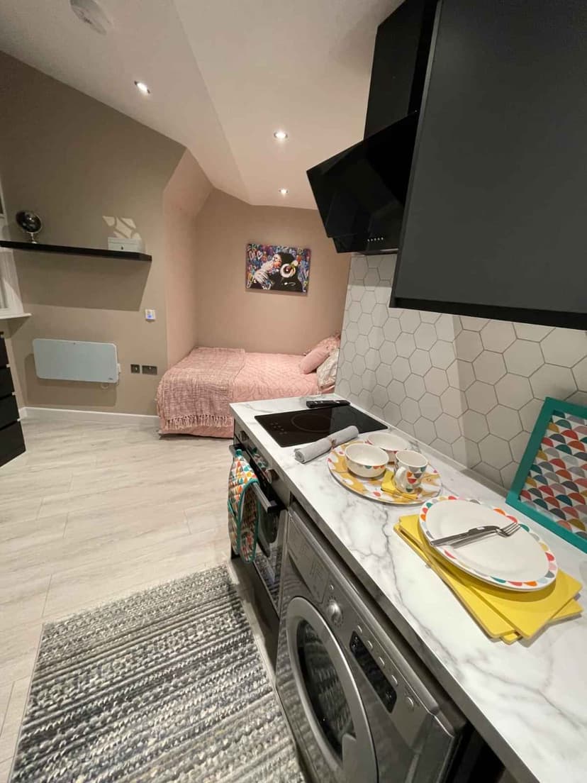 Superior Studio Flat - Image 22