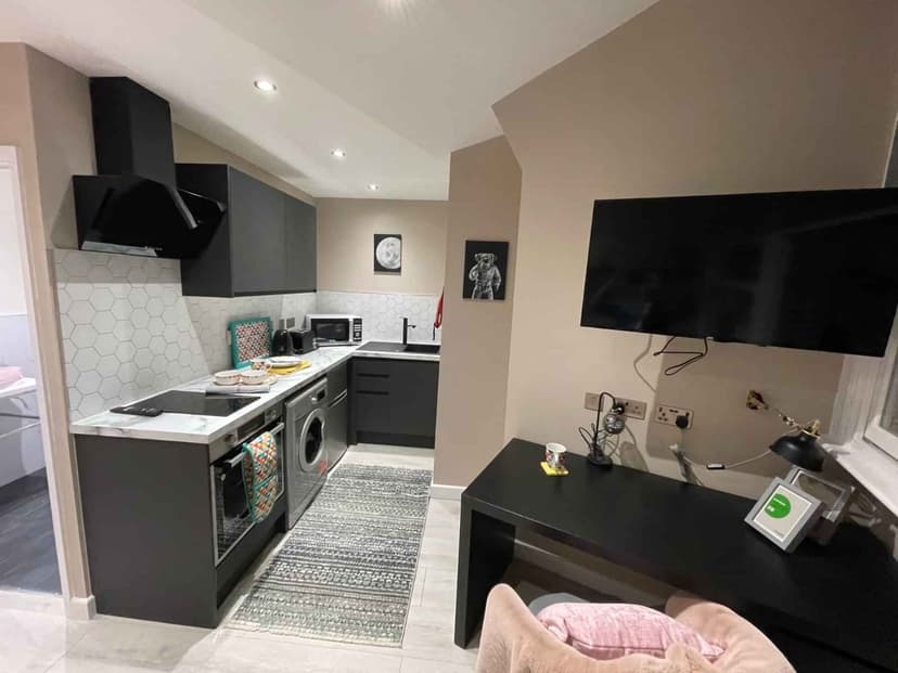 Superior Studio Flat - Image 19
