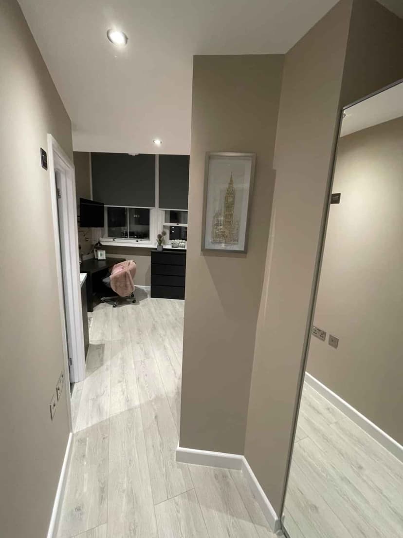 Superior Studio Flat - Image 24