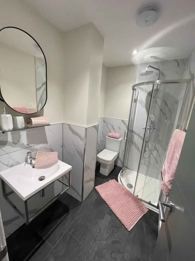 Superior Studio Flat - Image 15