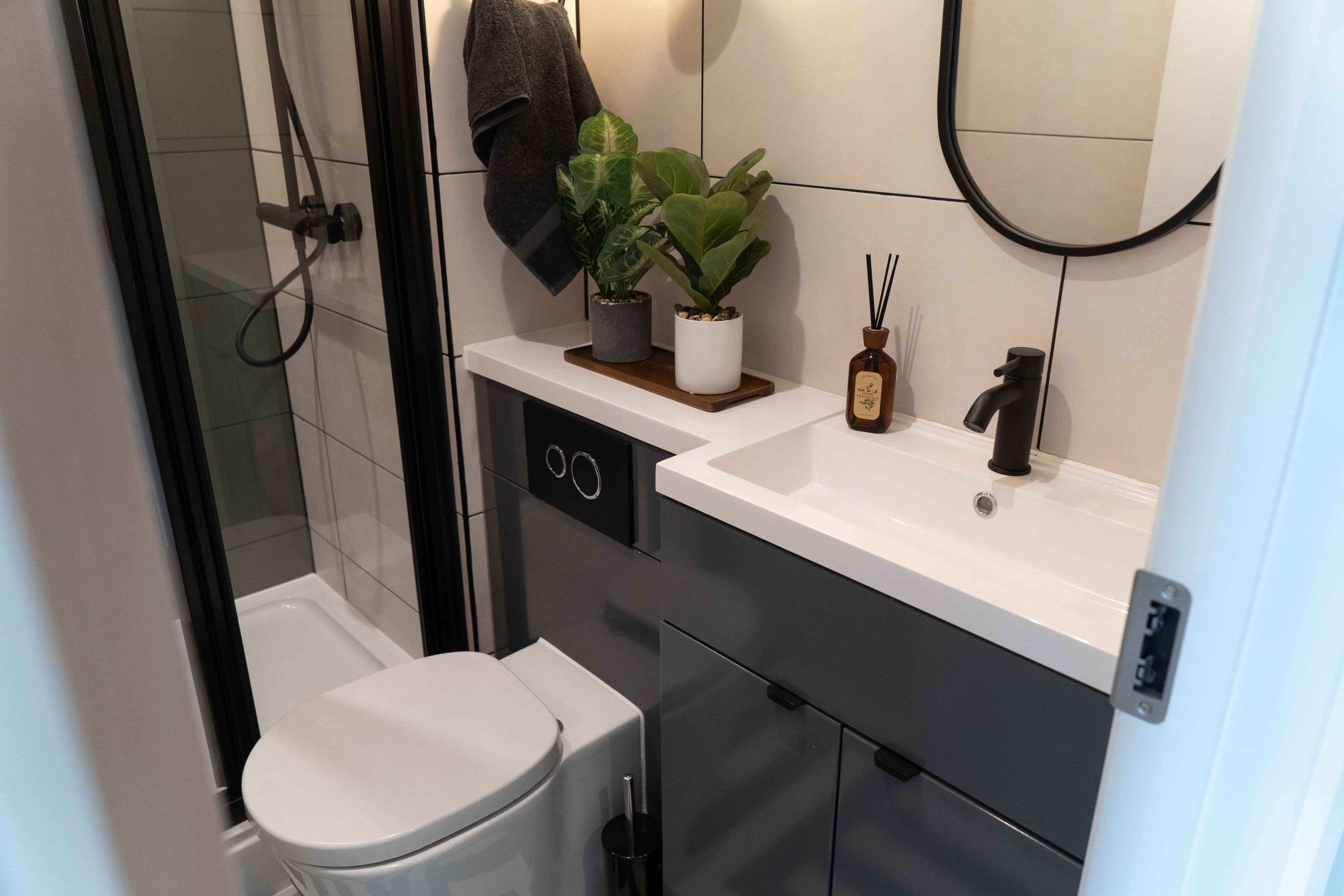 Medium Studio Apartment - Image 4