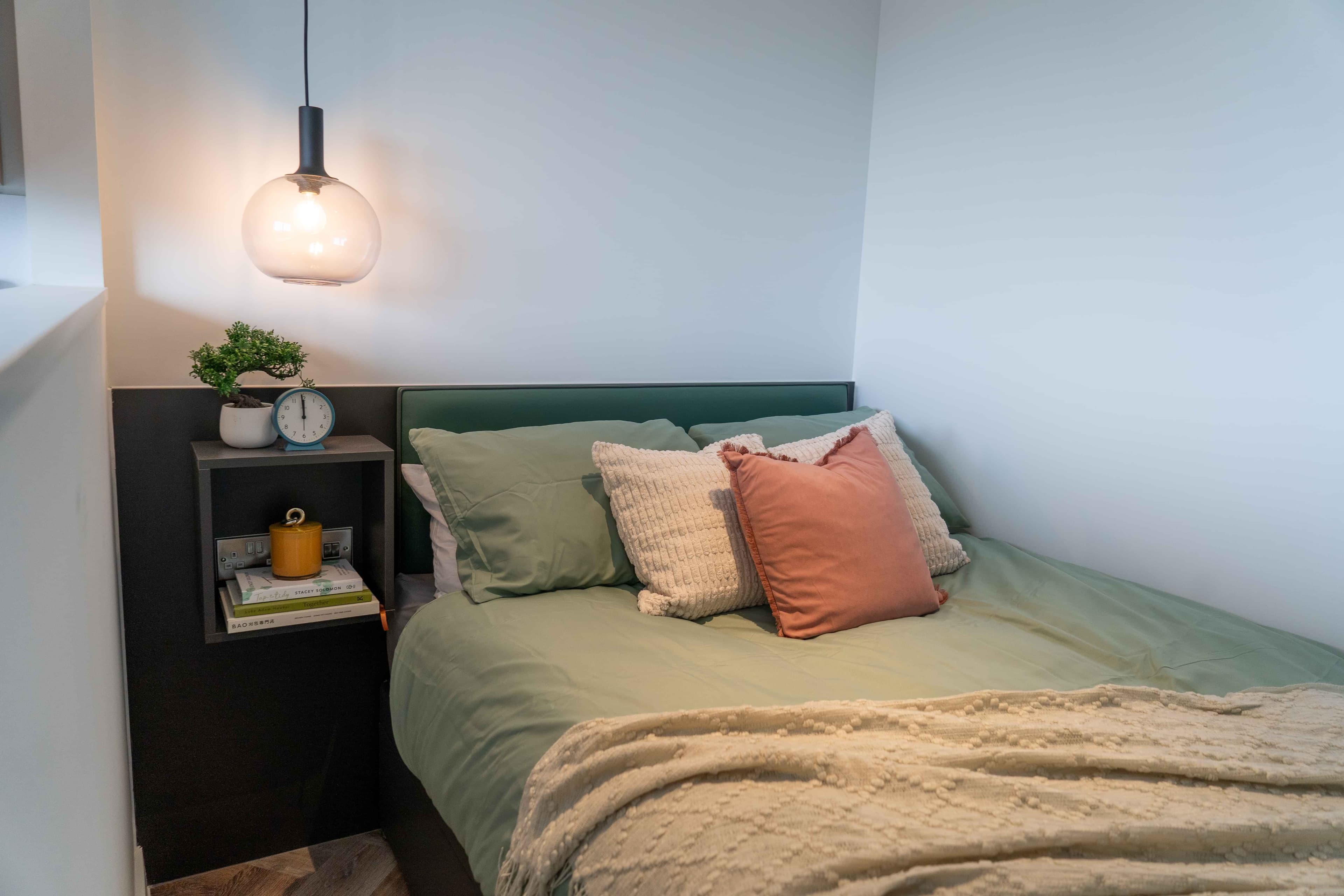 Medium Studio Apartment - Image 1