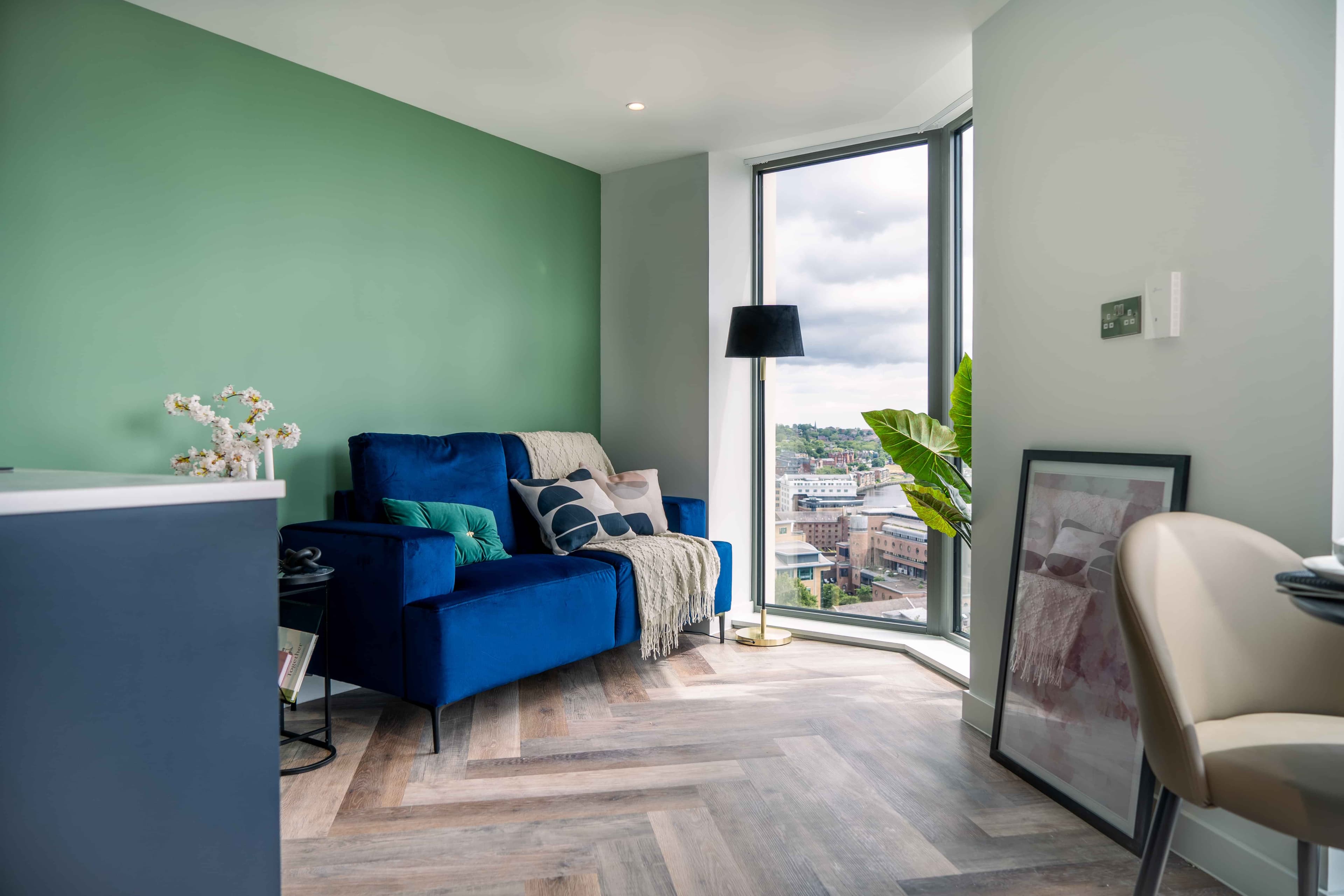 Large Studio Apartment - Image 25