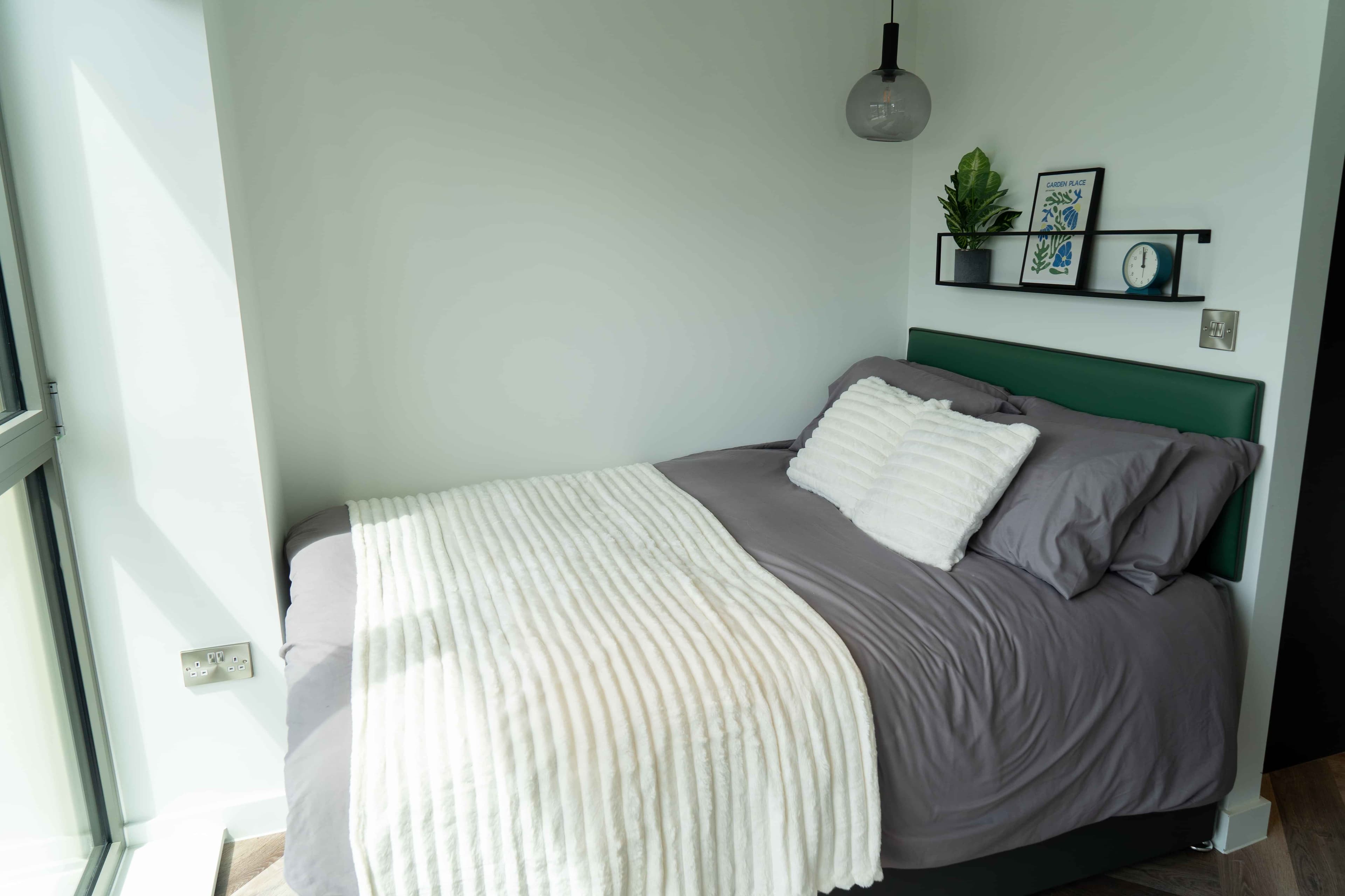 Large Studio Apartment - Image 38