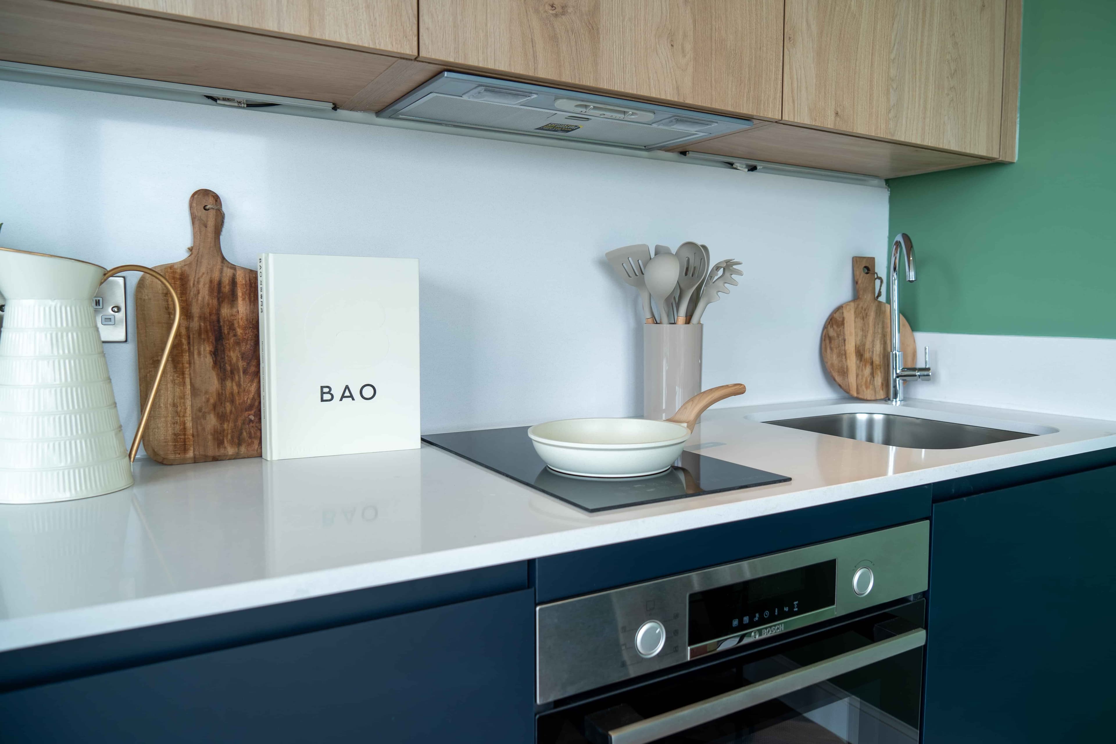 Large Studio Apartment - Image 26