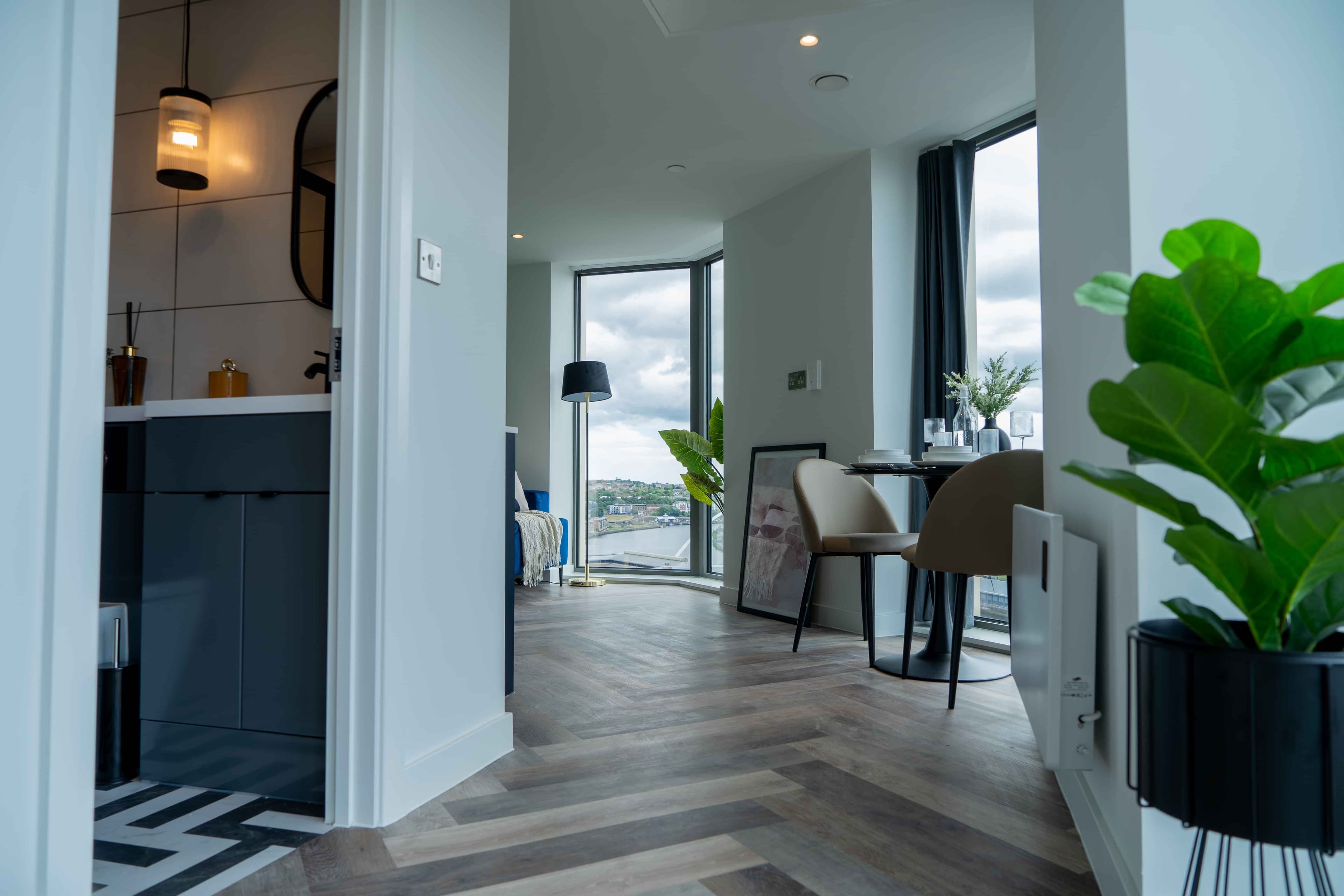 Large Studio Apartment - Image 2