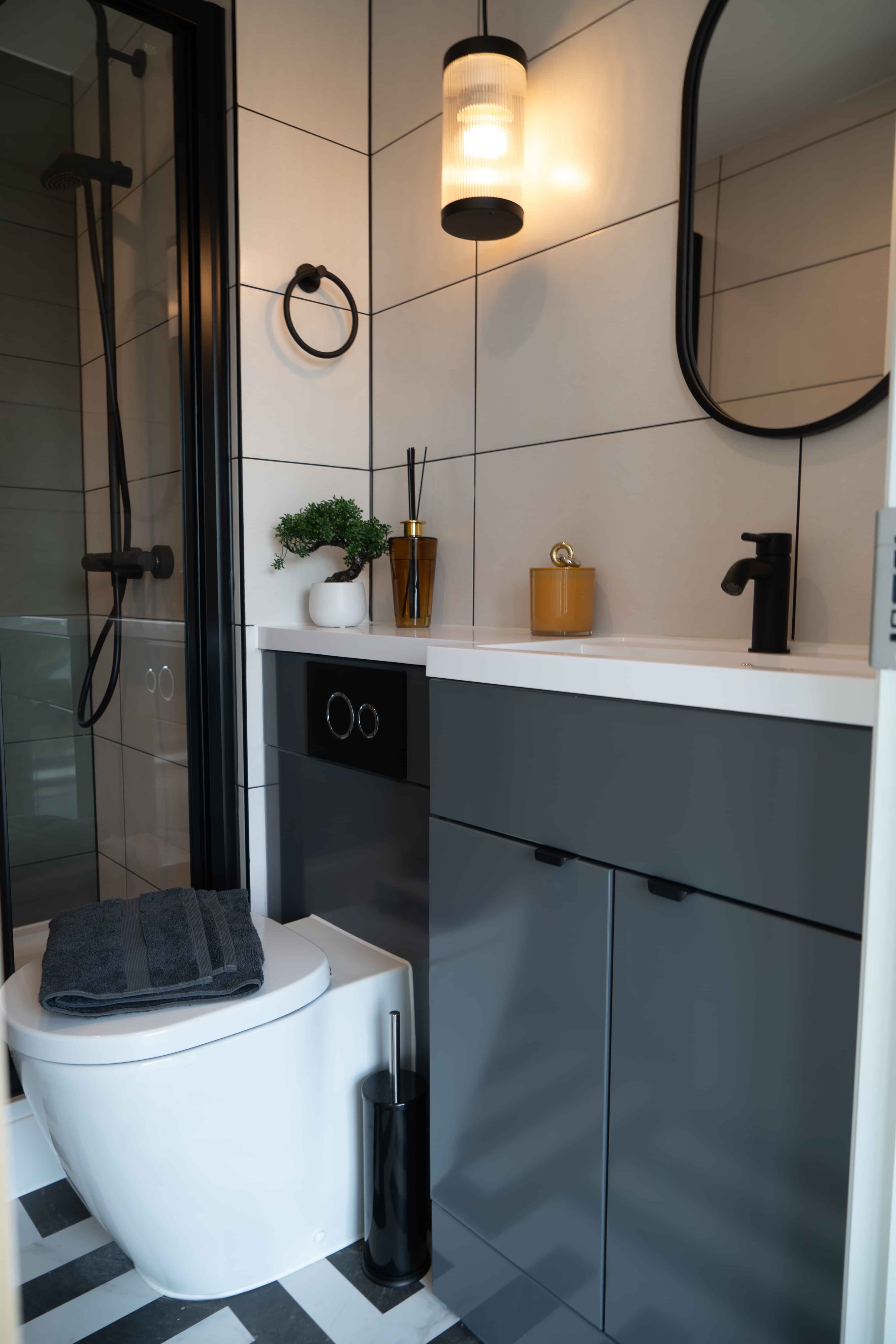 Large Studio Apartment - Image 12