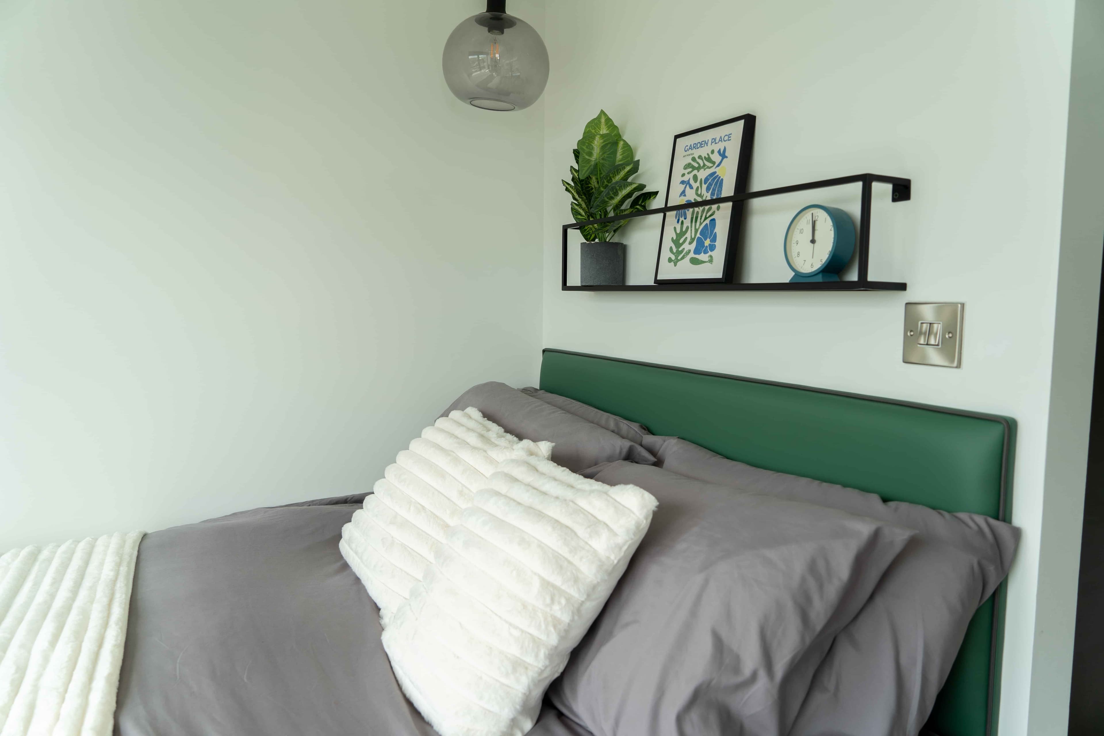 Large Studio Apartment - Image 36