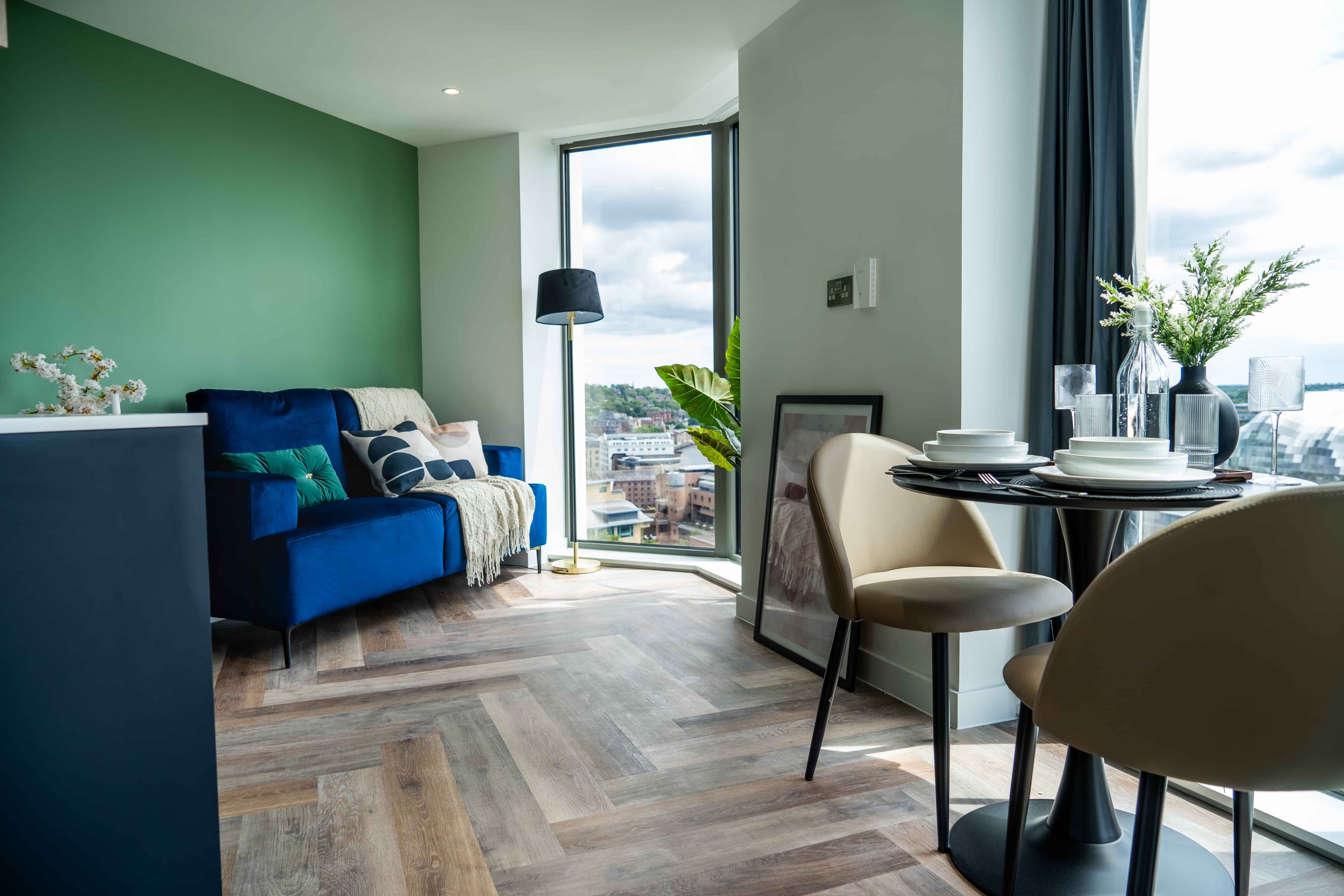 Large Studio Apartment - Image 10