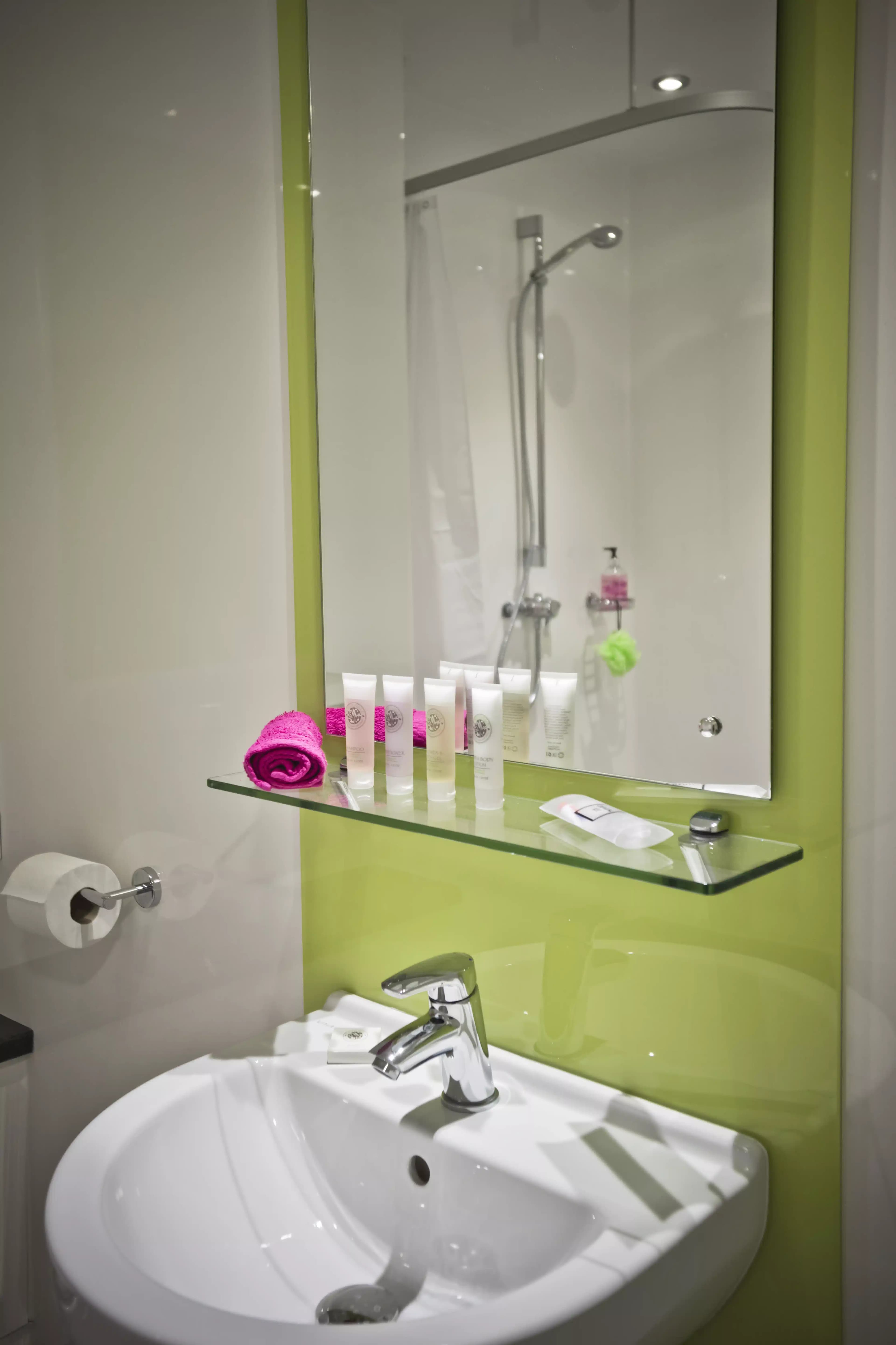 Deluxe Room - Image 4