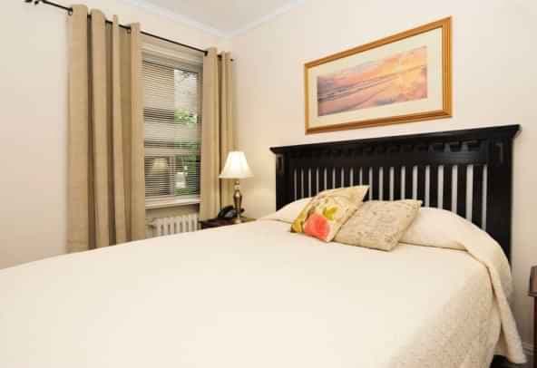 Shared Bedroom / Shared Bathroom - Image 12