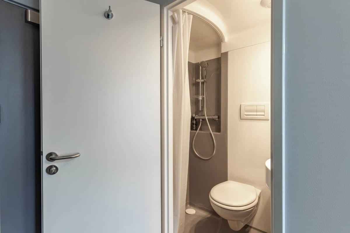 Deluxe Ensuite - Image 3