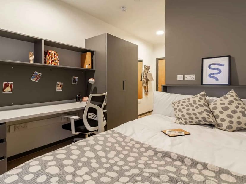 Classic En Suite 5 Share - Image 3