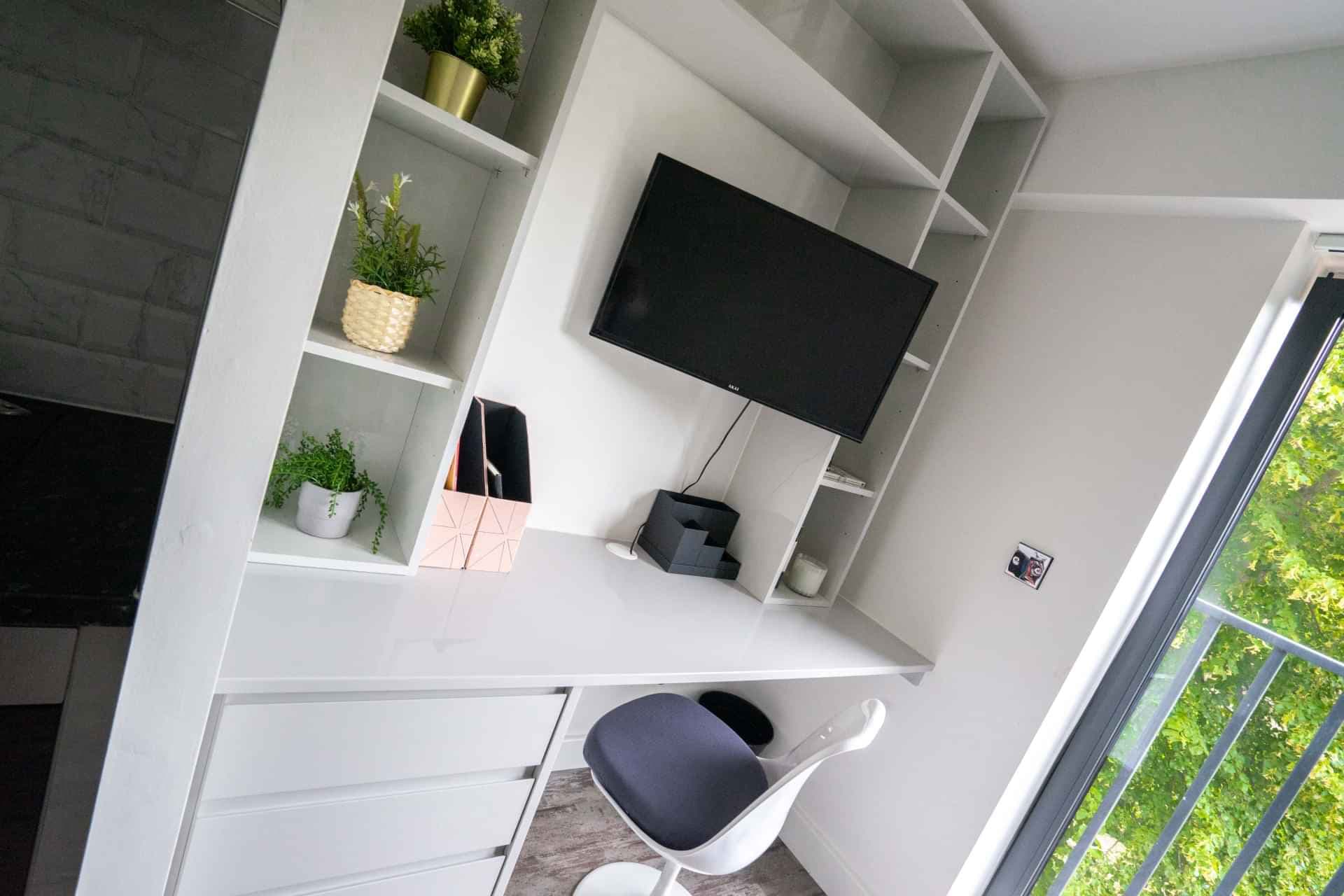 Deluxe Studio - Image 4