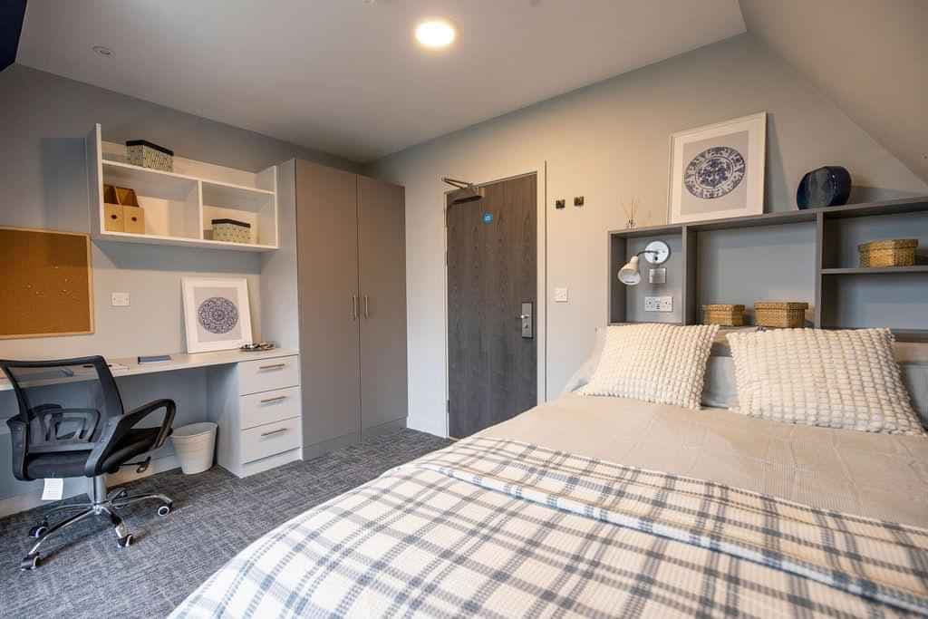 Premium 2 Bedroom Apartment - Image 2